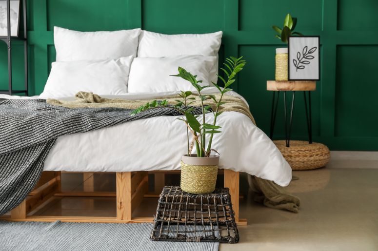 quarto estilo escandinavo verde e madeira